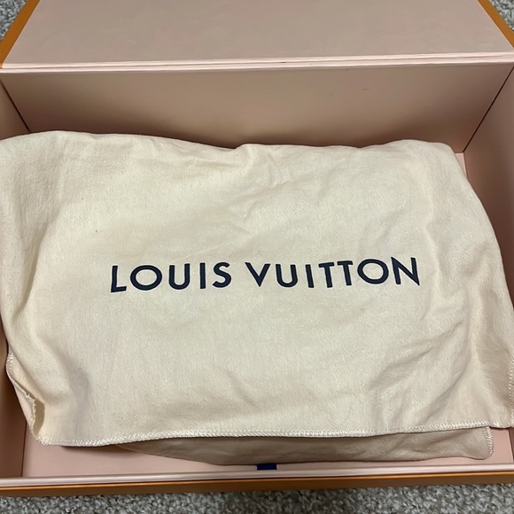 Louis Vuitton LockMe Tender Blue - Picture 12 of 13
